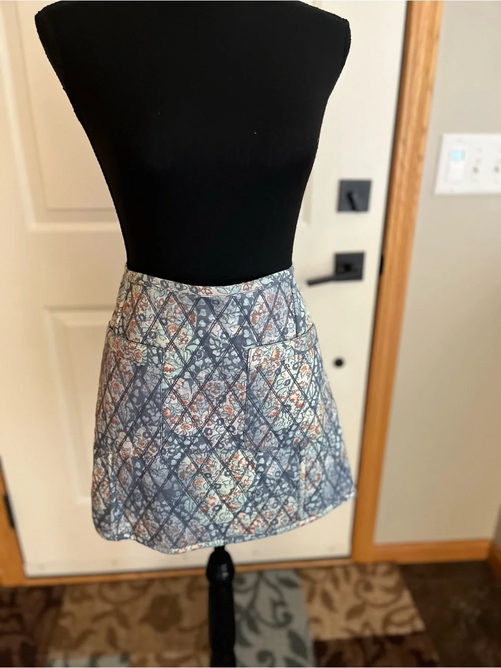 New women’s Free People Darla diamond quilted blue floral tapestry mini skirt.12